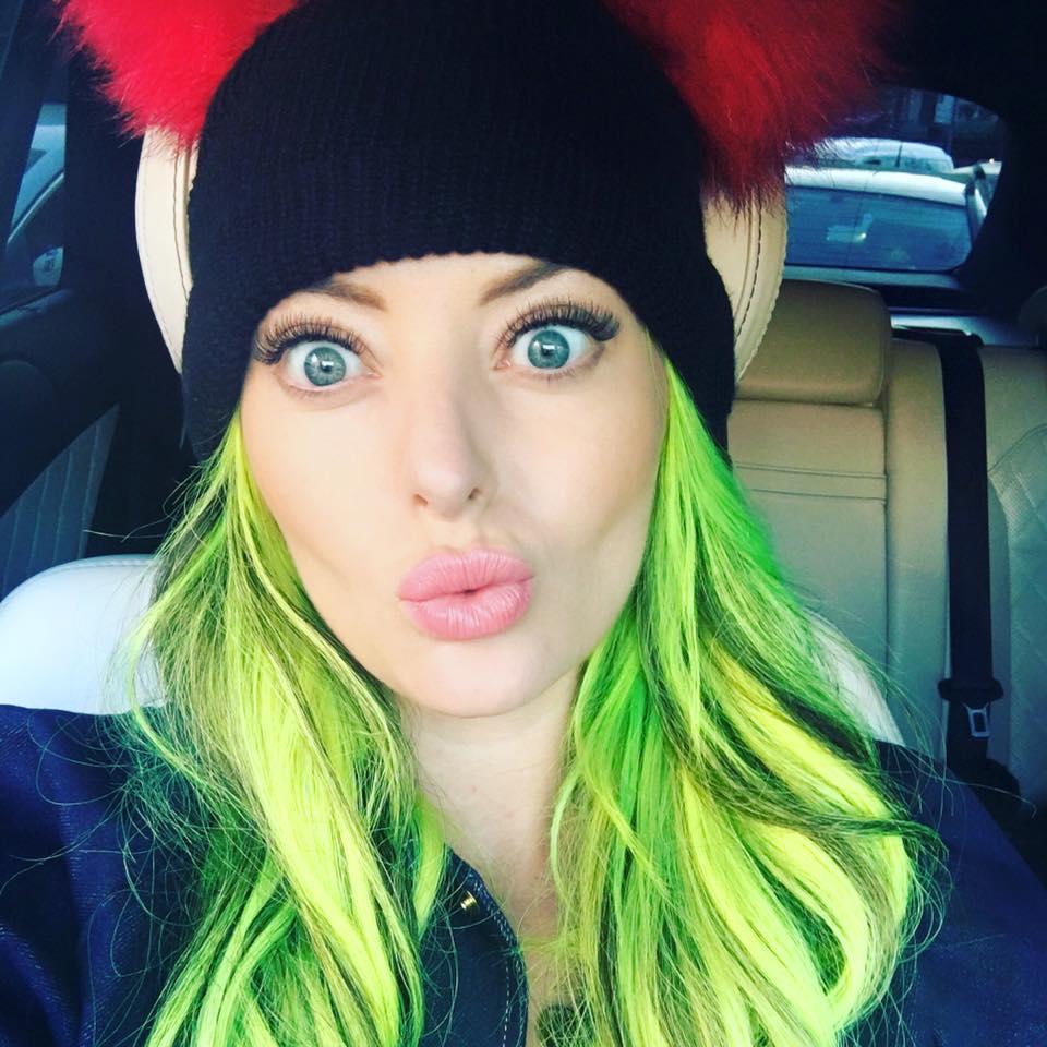 Flick "Domnul Rimă" a compus cea mai tare poezie despre hiturile Deliei: "A fost odată ca-n poveşti..."