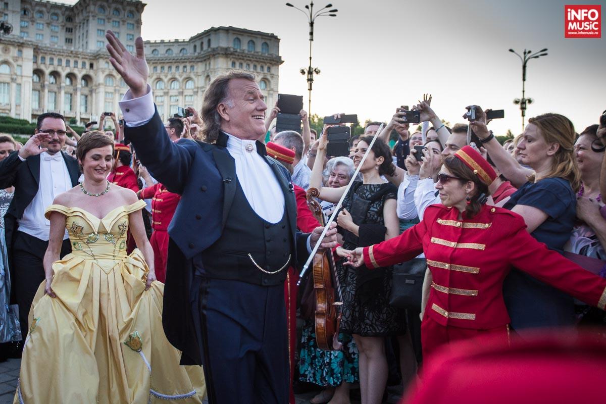 Andre Rieu a lansat DVD-ul "Live &icirc;n București": "Sunt &icirc;ndrăgostit de Rom&acirc;nia". &Icirc;ncasările vor merge către familiile victimelor din Colectiv