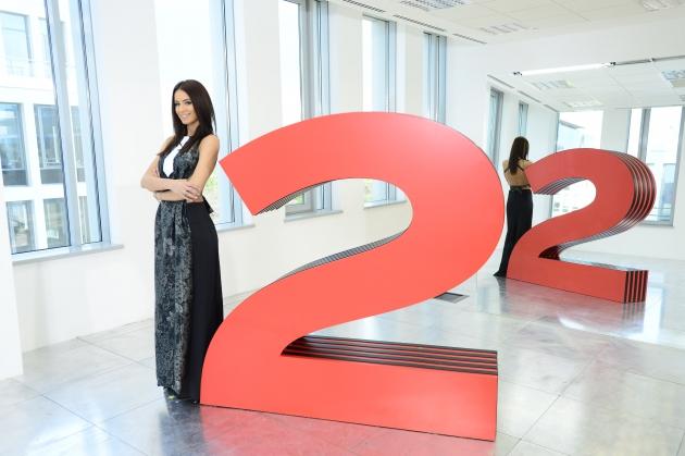 Ce făcea Geanina Ilieș &icirc;n 1993, anul naşterii Antenei 1: "Aveam opt ani, eram &icirc;n clasa a II-a, și &icirc;mi imaginam cum arată America"