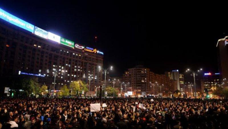 Galerie FOTO: Mitingul din Bucureşti a luat amploare! Peste 15.000 de oameni şi-au strigat nemulţumirile pe străzile din centrul oraşului