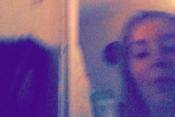 Și-a făcut o poză, dar a trecut plin clipe de groază c&acirc;nd a văzut ce lucru paranormal apărea &icirc;n imagine!