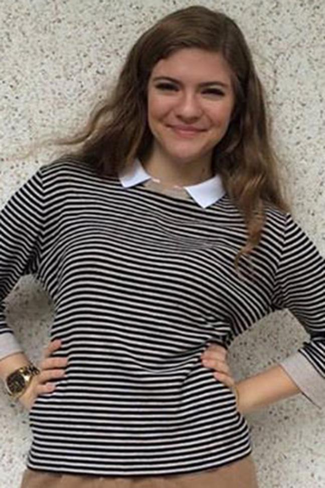 O elevă a fost trimisă acasă fiindcă avea o fusta mult prea provocatoare! Profesorul a fost scandalizat de ținuta ei