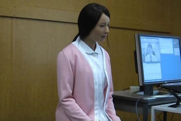 Au crezut toți că e o t&acirc;nără drăguță și sexy, dar c&acirc;nd s-au apropiat de ea au avut parte de un adevărat șoc!