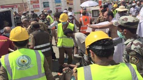 Peste 150 de persoane, dispărute după prăbuşirea fabricii în Pakistan