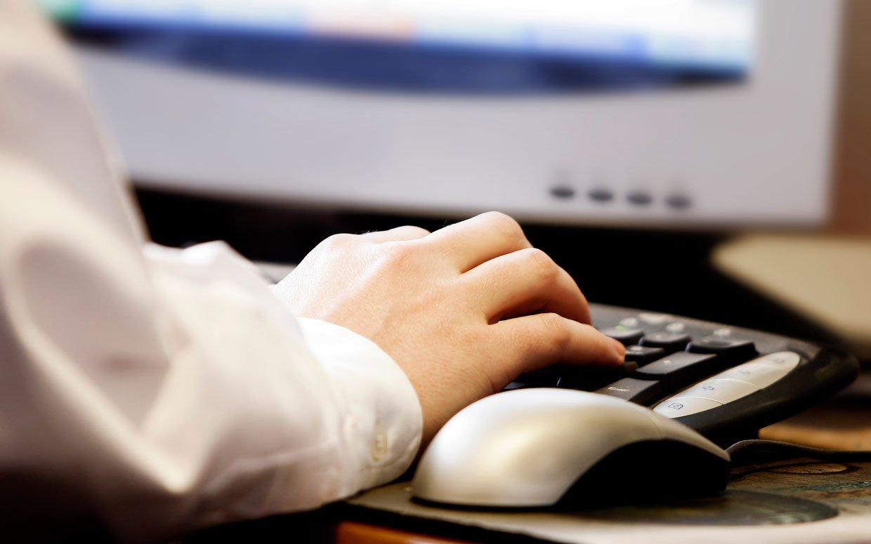 Pericol pentru cei care intră pe Internet! Un virus solicită plata unei recompense pentru decriptarea unor fișiere