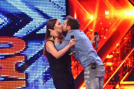 Dani Oțil, sărut cu o concurentă la X Factor