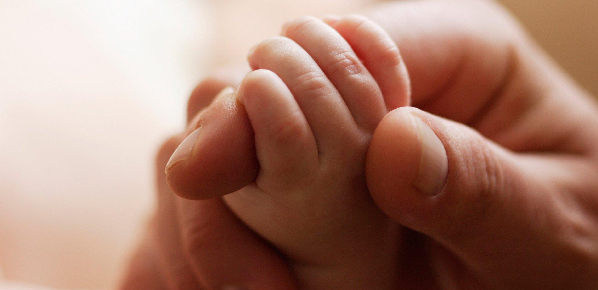 El este copilul-elefant! Medicii sunt șocați, dar oamenii &icirc;l venerează ca pe un zeu!