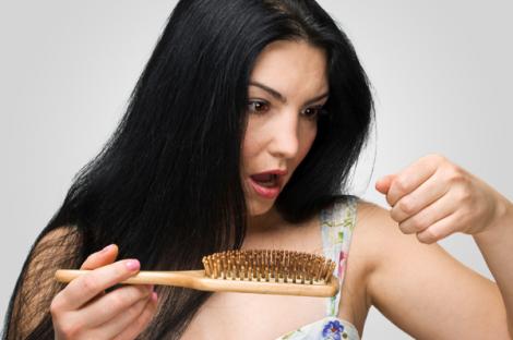 Cel mai bun tratament natural împotriva căderii părului! Usturoiul face minuni