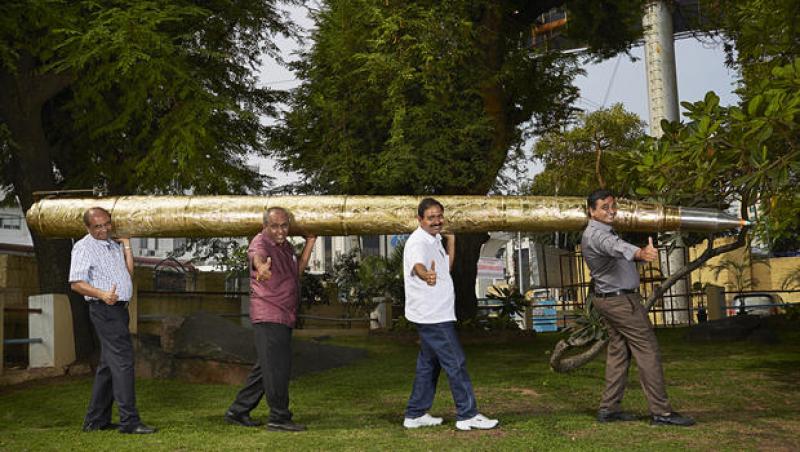 Record mondial: Aşa arată cel mai mare pix din lume! Cântăreşte 37 de kilograme şi măsoară 5 metri lungime