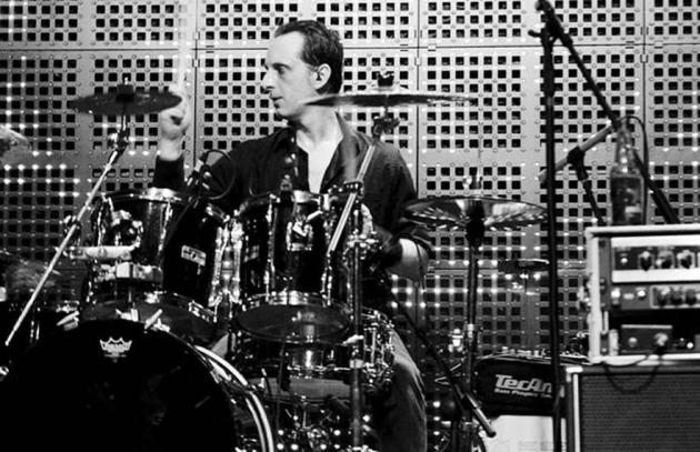 Toboşarul trupei Goodbye to Gravity a murit &icirc;n drum spre Elveţia! Aeronava &icirc;n care se afla Bogdan Enache s-a &icirc;ntors acasă