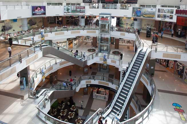 Ce program au mall-urile, băncile, hypermarket-urile și metroul, de 1 Decembrie!