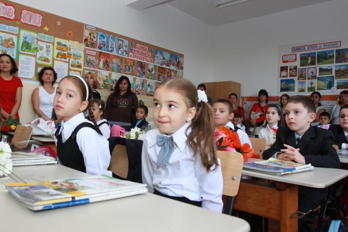 Părinții și elevii sunt solicitați să participe la elaborarea manualelor!