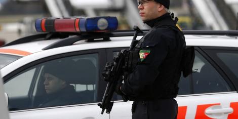 Ameninţare teroristă în Elveţia: Doi sirieni au fost arestaţi la Geneva, în maşina lor fiind găsite urme de explozibili