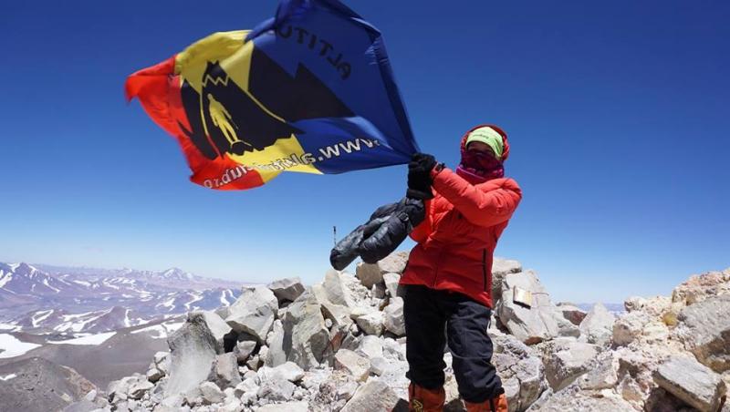 Succes absolut pentru o româncă de 12 ani: A cucerit recordul mondial la alpinism, după ce a urcat pe cel mai înalt vulcan din lume