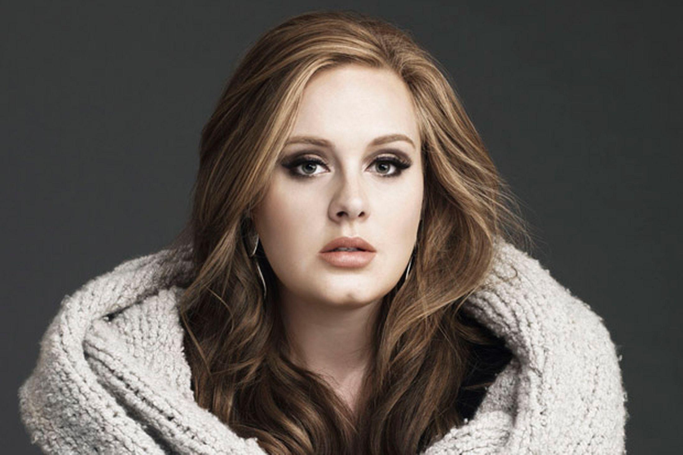 FOTO: Adele are un look nou-nouț! C&acirc;ntăreața s-a tuns scurt