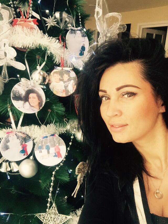 Globuleţe, luminiţe şi decoraţiuni pe... Facebook! Cum şi-au decorat vedetele casele de sărbători