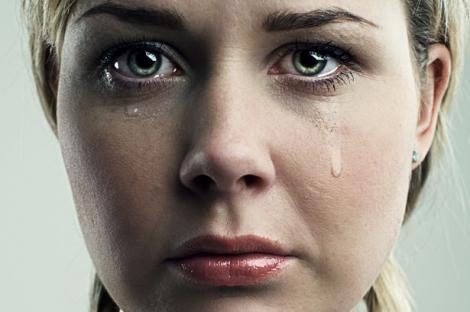 Ce se întâmplă în corpul tău atunci când plângi! Lacrimile transformă totul din organism!