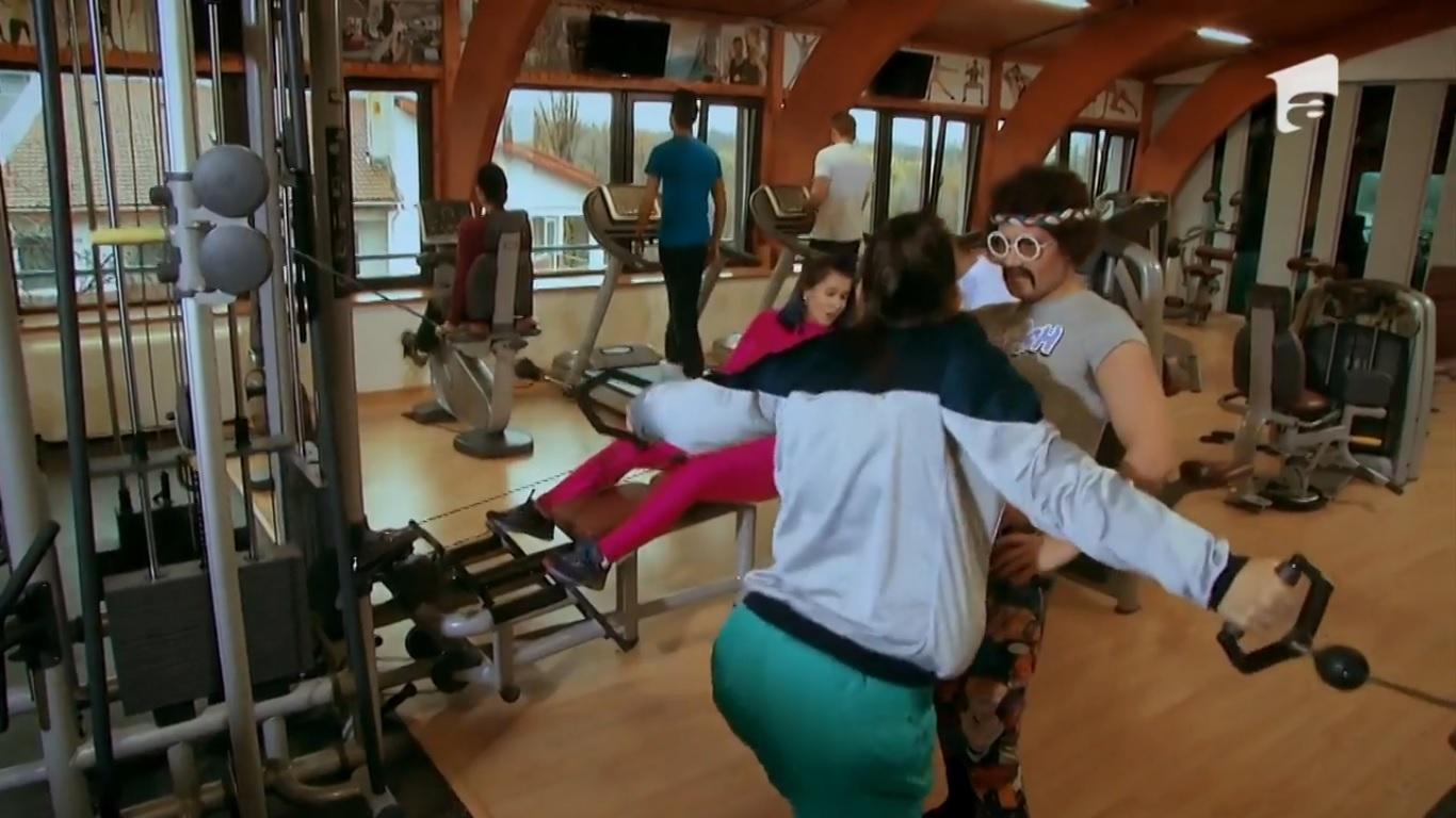 HA-HA-HA!  Melodia care nu te ține la dietă de Crăciun: &rdquo;Și vreau să spun că mi-a fost dor...de-un porc la rotisor!&rdquo;