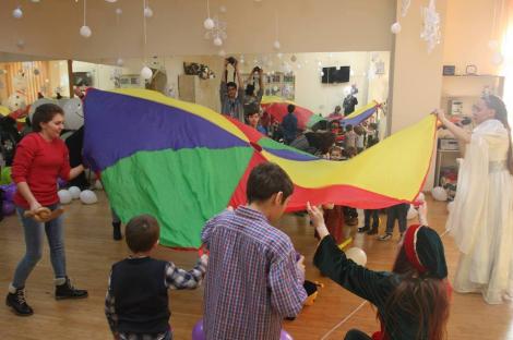 Fundaţia "Aura Ion" a oferit cadouri şi o petrecere de neuitat copiilor din Bucureşti