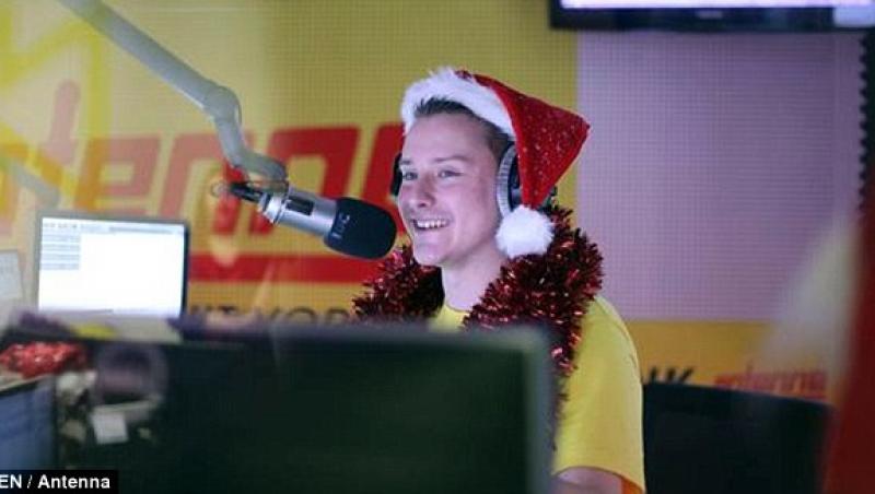 Gest extrem făcut de un prezentator de radio! S-a încuiat în studio și a pus melodia „Last Christmas” de 24 de ori la rând! Cum a fost pedepsit