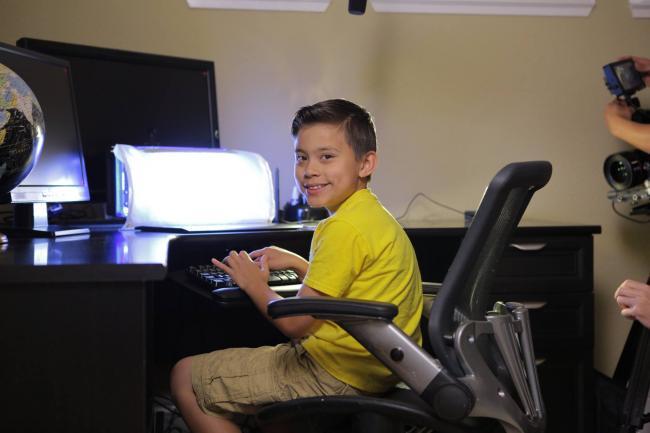 Are doar nouă ani, dar c&acirc;știgă un milion de dolari anual! Ce face puștiul care a uimit o lume &icirc;ntreagă