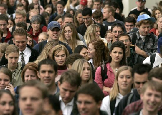 Rom&acirc;nii plecați la muncă &icirc;n străinătate, luați &icirc;n vizor de autorități: Vor fi obligați să plătească 5.5 la sută din salariu statului