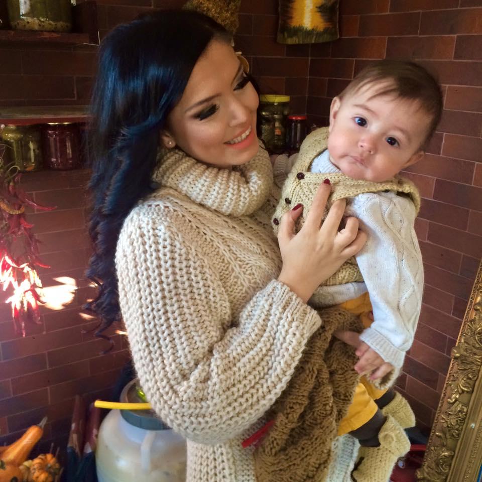 Andreea Mantea și bebe, pregătiri de Sărbători! La șase luni, David a cucerit internetul (VIDEO)