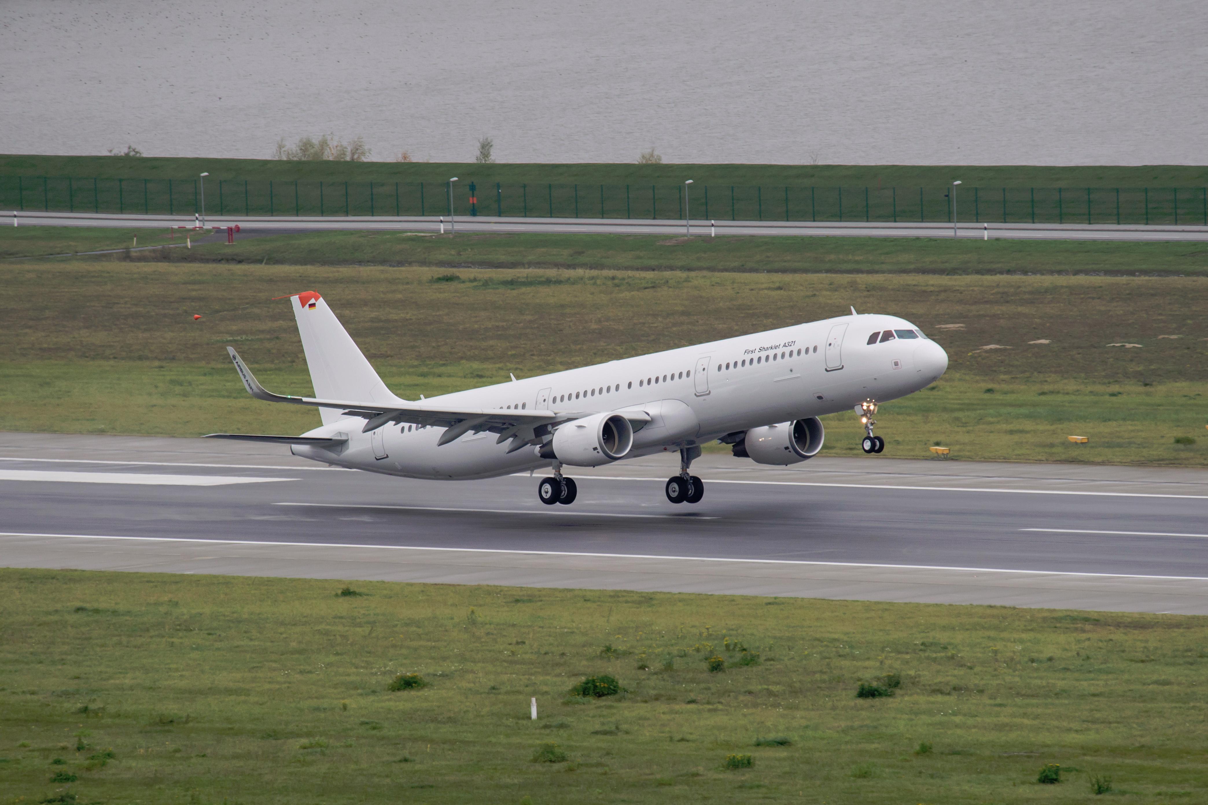 Un avion a aterizat de urgență la Budapesta din cauza unei amenințări cu bombă