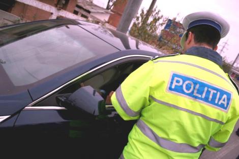 Anunţul făcut de Poliţia Rutieră: O manevră pe care o fac toţi şoferii din România a fost declarată ilegală
