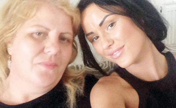 Ce fac operațiile estetice din om! Mama Danielei Crudu arată cu cel puțin zece ani mai t&acirc;nără (FOTO)