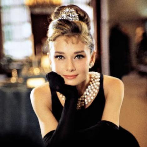 Te-ai îndrăgostit de ea în „Mic dejun la Tiffany”, dar nu ai știut ce viață de film a avut Audrey Hepburn!