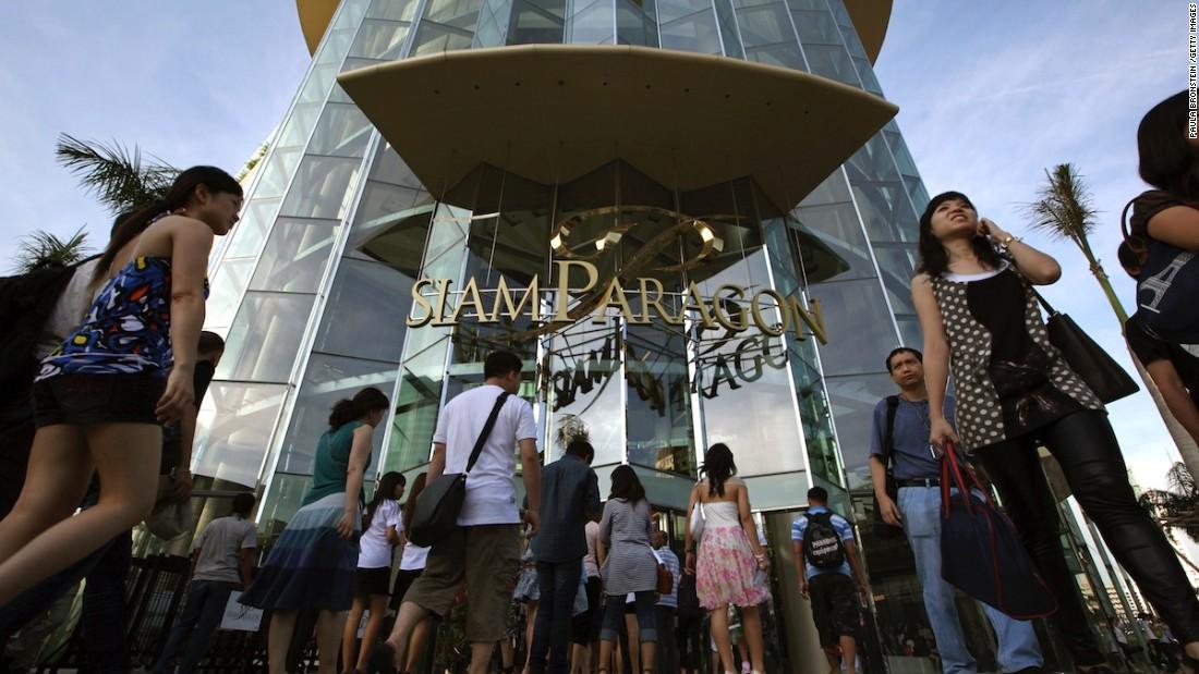 Teroriștii au atacat din nou! Două bombe au explodat &icirc;ntr-un mall din Bangkok