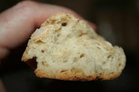 MIT sau REALITATE: Pâinea, dușmanul siluetei! Coaja sau miezul te îngraşă?