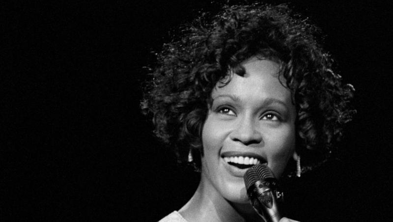 A încântat întreg mapamondul cu cele mai frumoase piese de dragoste! Whitney Houston, de trei ani într-o 