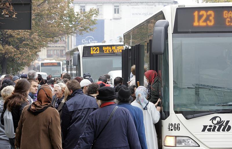 Mergi cu transportul &icirc;n comun? Autorităţile au făcut un anunţ surprinzător! Ce schimbări pregătesc pentru noi