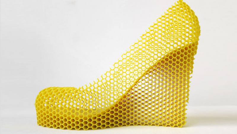 Galerie FOTO de care te îndrăgosteşti pe loc: A realizat 12 perechi de pantofi pentru 12 foste iubite! Rezultatul este spectaculos