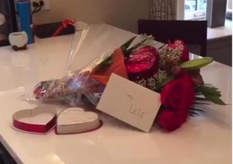 VIDEO: Cea mai tare surpriză de Valentine's Day a devenit virală! Reacția demențială a unei domnișoare după ce citește biletul de dragoste