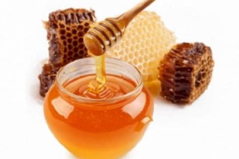 Nu te-ai fi gândit niciodată la o astfel de soluţie! Cinci efecte miraculoase ale dietei cu miere