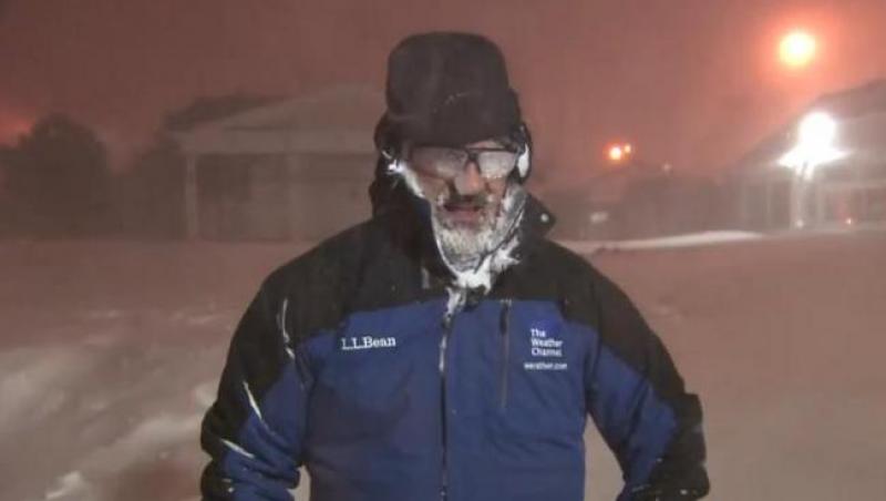 Clipul care a adunat UN MILION de vizualizări în câteva ore! Ce se întâmplă atunci  când un meteorolog transmite LIVE din mijlocul viscolului