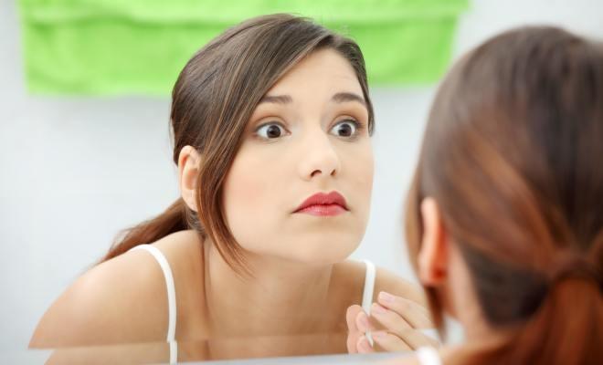 Cum să scapi de punctele albe acasă! Soluţiile care fac minuni