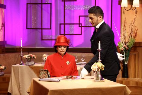 Carmen Tănase și Virginia Rogin, în promo-ul  celui de-al doilea sezon ”Hell’s Kitchen – Iadul Bucătarilor”