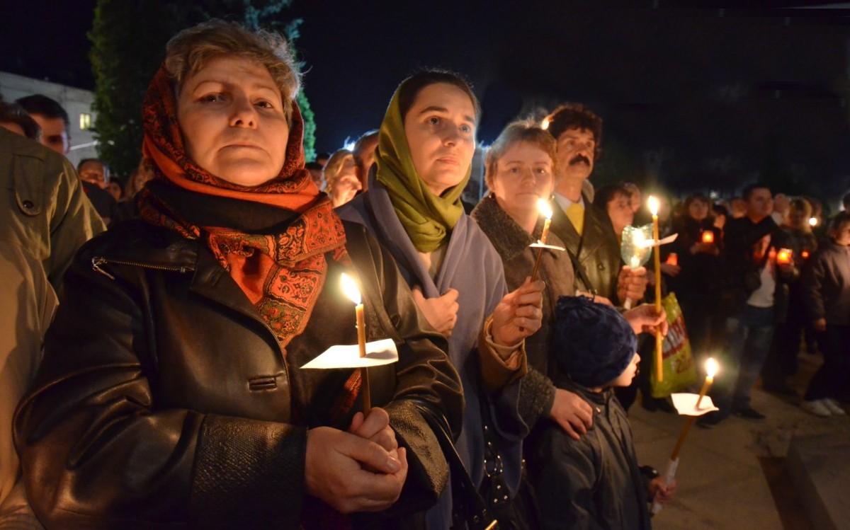 Cea mai frecventă greşeală făcută de credincioşi &icirc;n biserică! E at&acirc;t de simplu, dar puţini ştiu adevărul