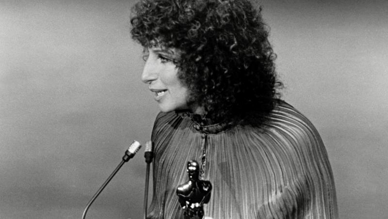Barbara Streisand în 1977, când a câștigat titul și pentru cea mai bună actriță, cât și pentru cel mai bun film
