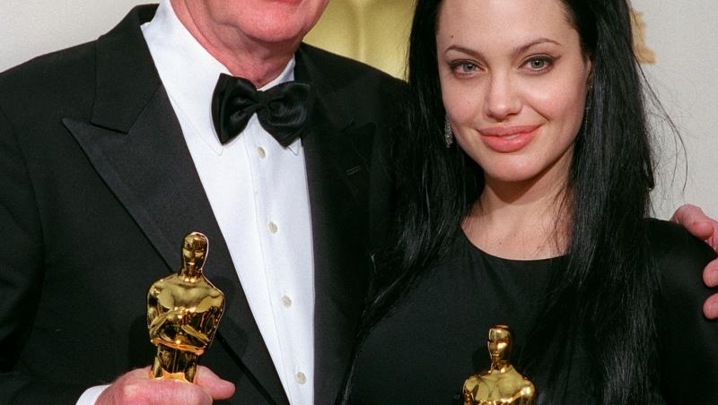 Michael Caine și Angelina Jolie, acum 15 ani. Rol fenomenal în Girl, Interrupted pentru actuala soție a lui Brad Pitt