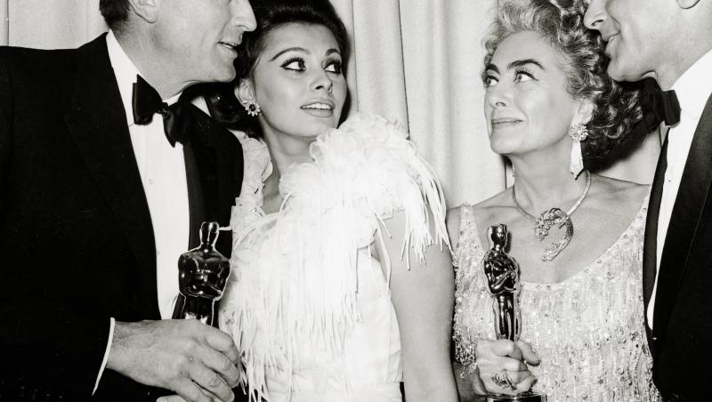 Ce imagine! Gregory Peck, Sophia Loren, Joan Crawford și Fernando lamas (1963), de la stânga la dreapta