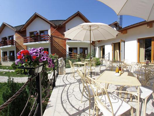 Petrece 8 Martie, in coltul de rai al Romaniei!