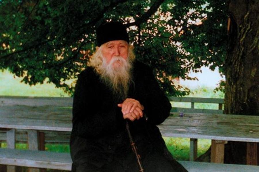 &Icirc;NVĂŢĂTURILE părintelui CLEOPA: "Nu-l mai pomeniţi pe Noroc!"