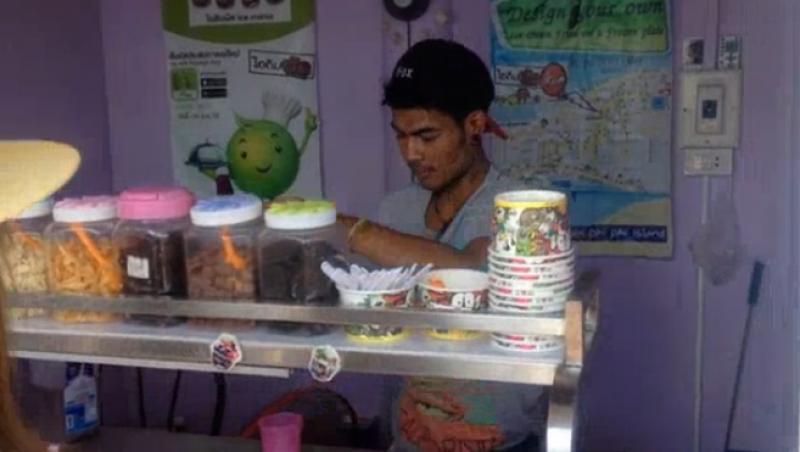 VIDEO de zile mari! Desertul tău preferat e gata în cinci minute: în plină stradă!!