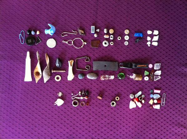 A hrănit ciorile, iar acestea i-au adus o răsplată pe măsură! Uite ce i-au dat păsările &icirc;n schimb!