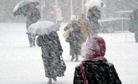 Anunţul de ULTIMĂ ORĂ făcut de meteorologi: Se strică vremea! Ninsorile şi viscolul vor pune stăpânire pe România